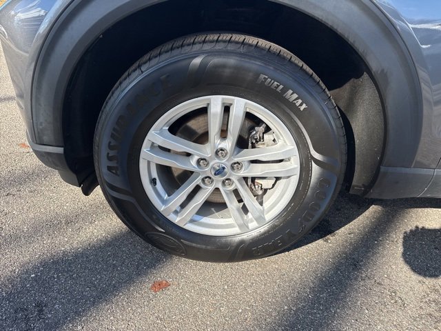 Certified 2022 Ford Explorer XLT w/ Equipment Group 202A image 5