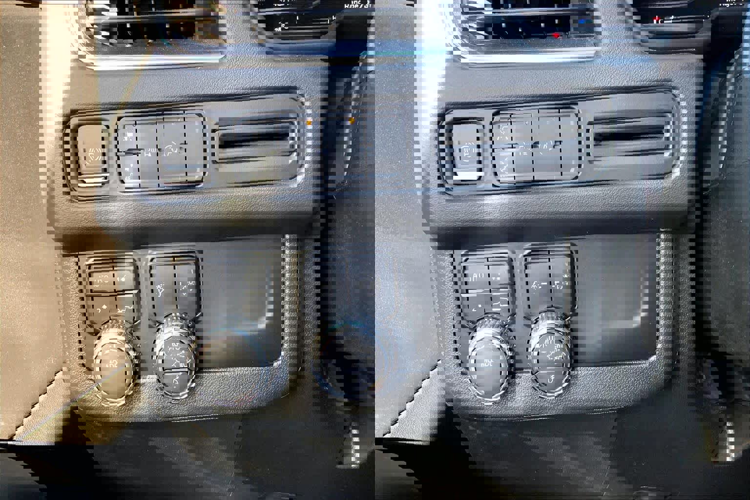 Used 2023 GMC Yukon SLT image 36