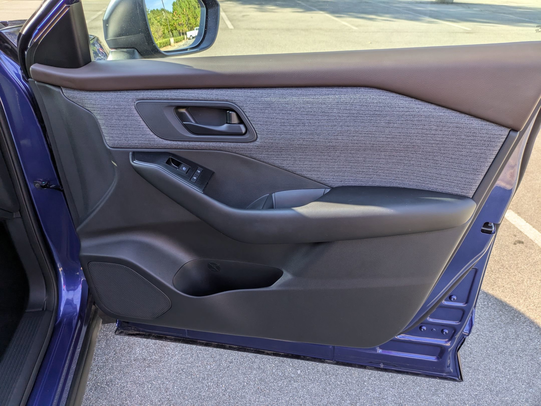 Used 2023 Nissan Rogue S image 37