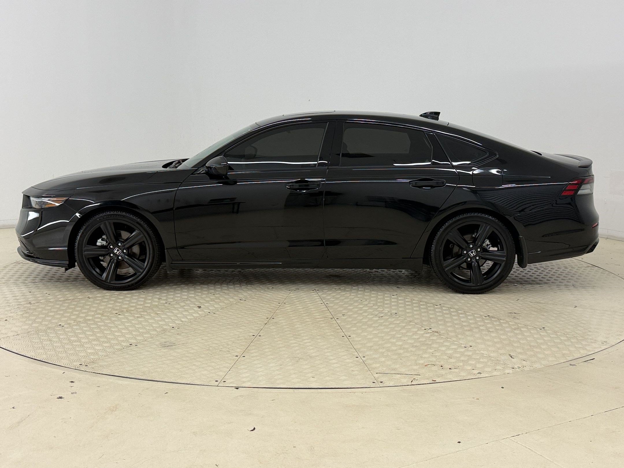Used 2024 Honda Accord Sport image 2