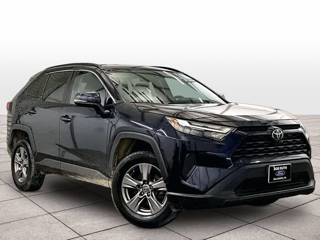 Used 2022 Toyota RAV4 XLE AWD/4WD image 2