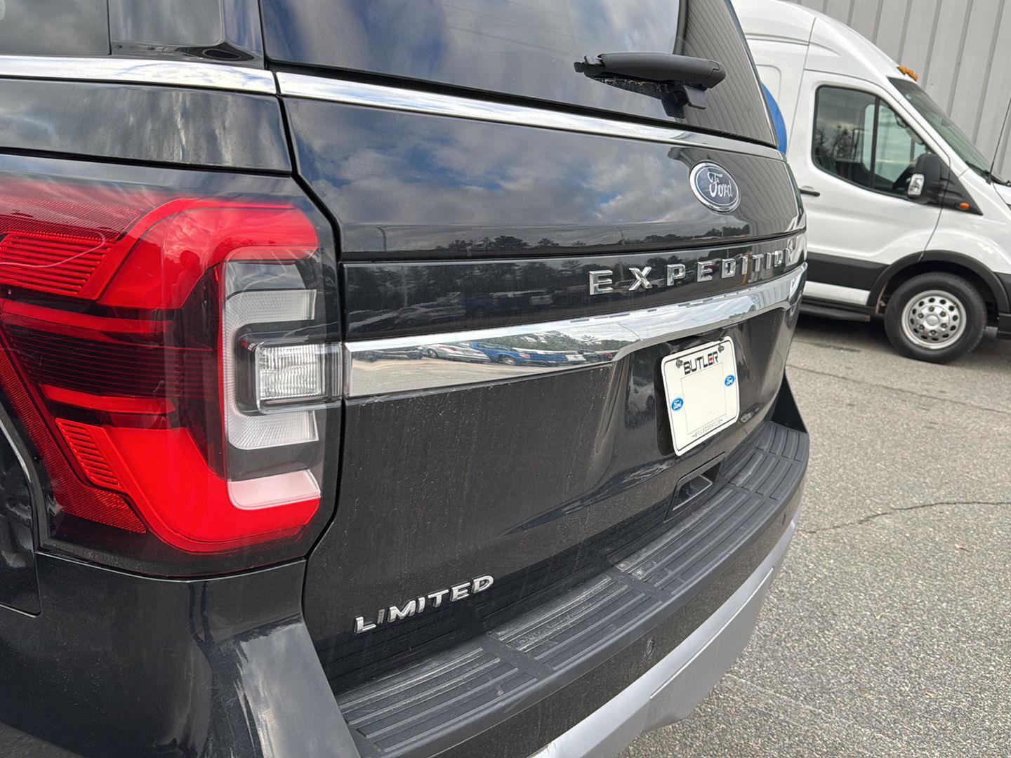 Certified 2023 Ford Expedition Limited image 9