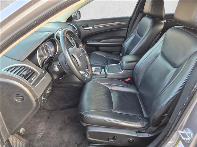 Used 2017 Chrysler 300 Limited AWD/4WD image 15