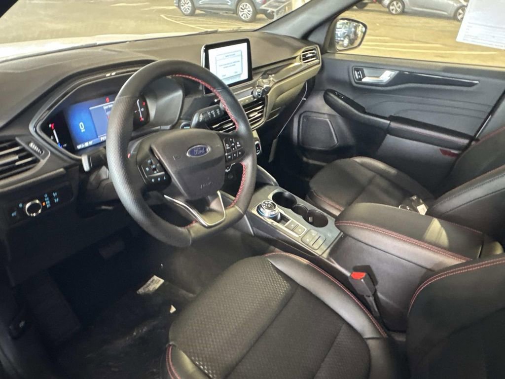 Certified 2025 Ford Escape ST-Line image 13