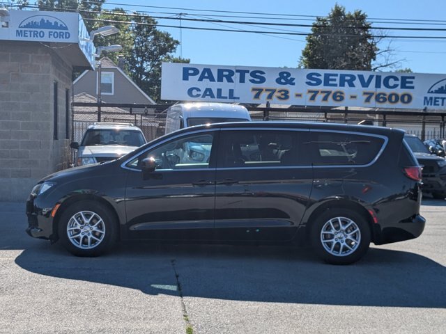 Used 2023 Chrysler Voyager LX FWD image 7