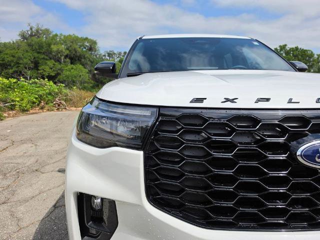 Certified 2025 Ford Explorer ST-Line w/ Premium Package RWD image 17
