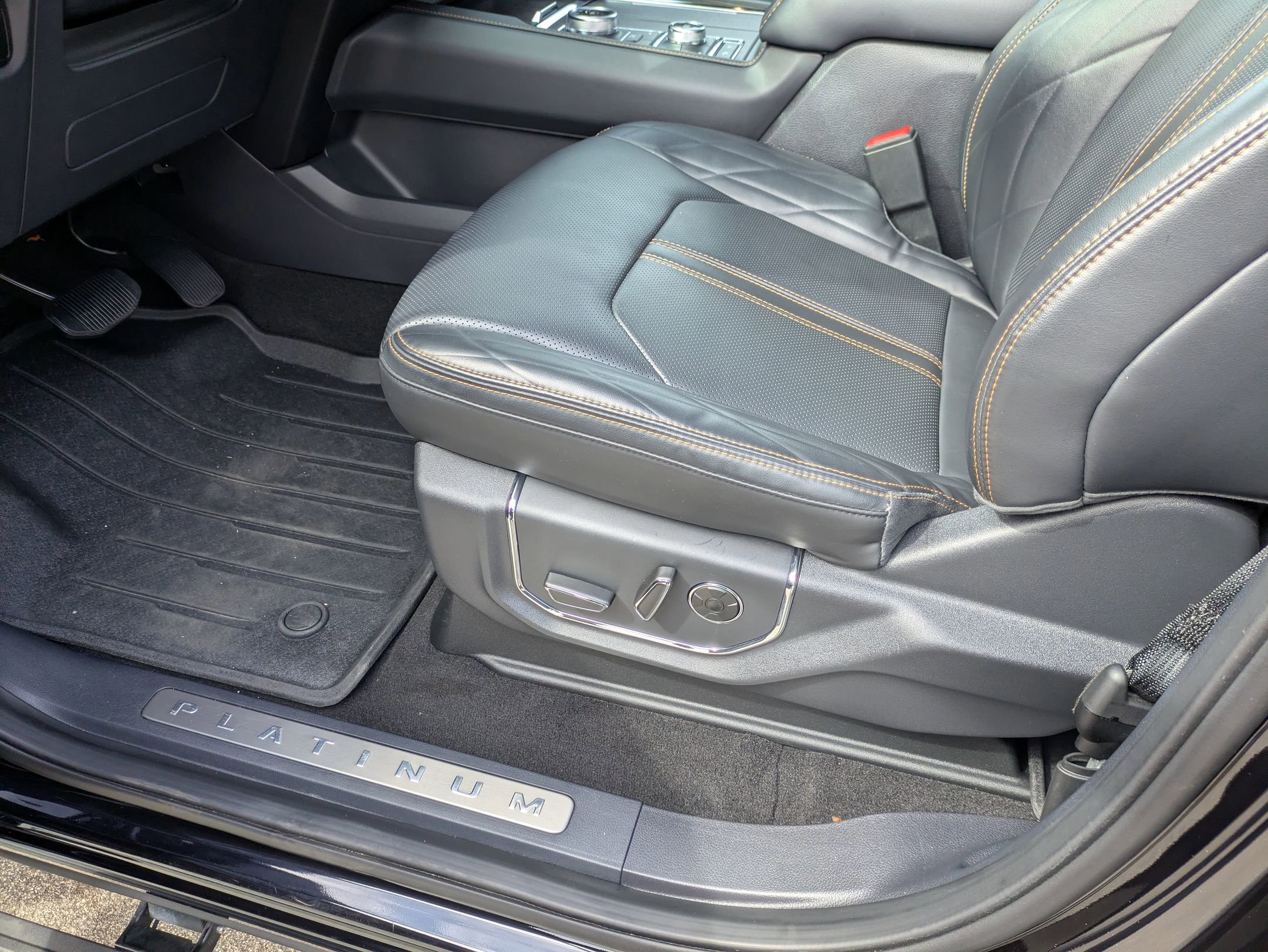 Certified 2024 Ford Expedition Platinum image 13