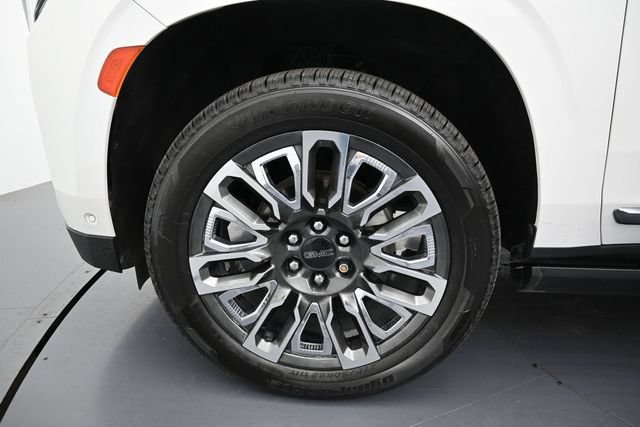 Used 2023 GMC Yukon XL Denali Ultimate AWD/4WD image 10
