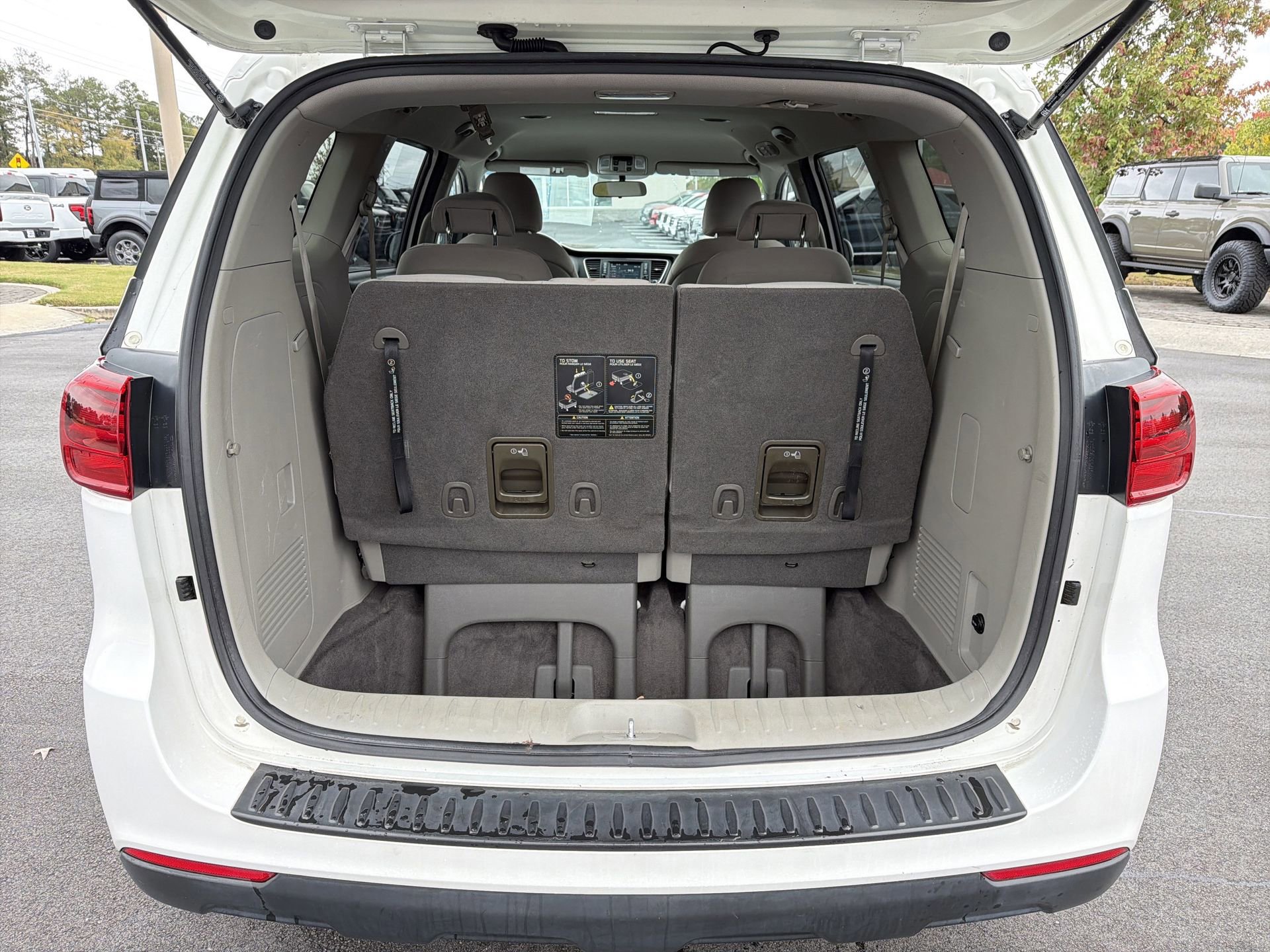 Used 2021 Kia Sedona LX image 30