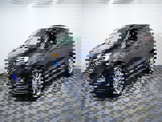 Certified 2022 Ford Edge Titanium w/ Equipment Group 301A image 5