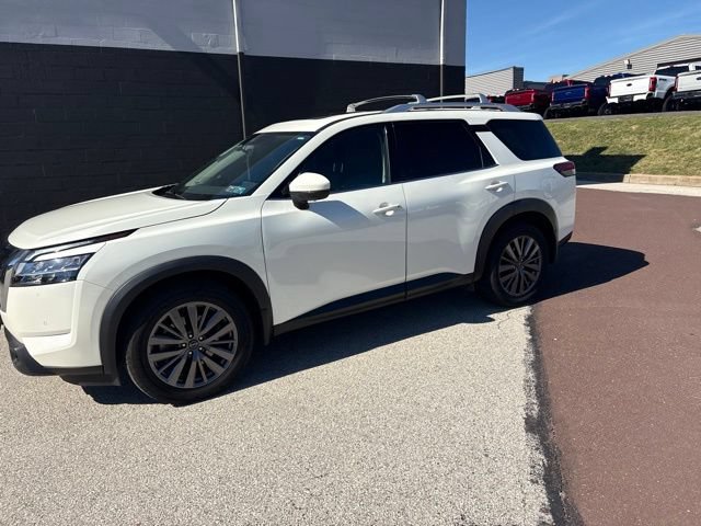 Used 2024 Nissan Pathfinder SL w/ SL Premium Package AWD/4WD image 5