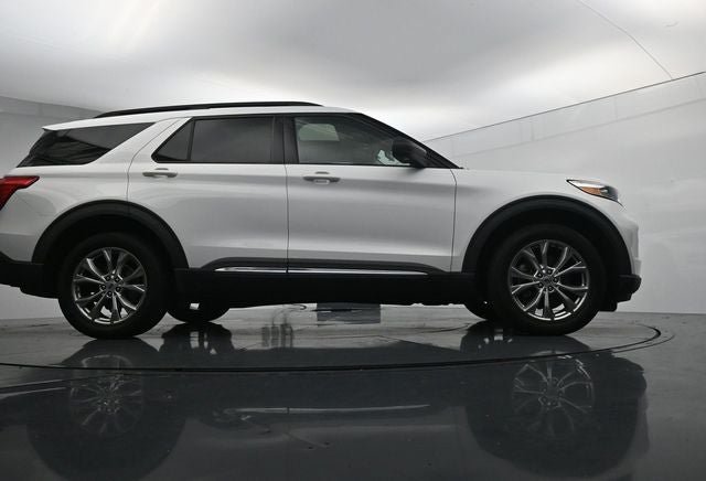 Certified 2021 Ford Explorer XLT w/ Equipment Group 202A AWD/4WD image 34