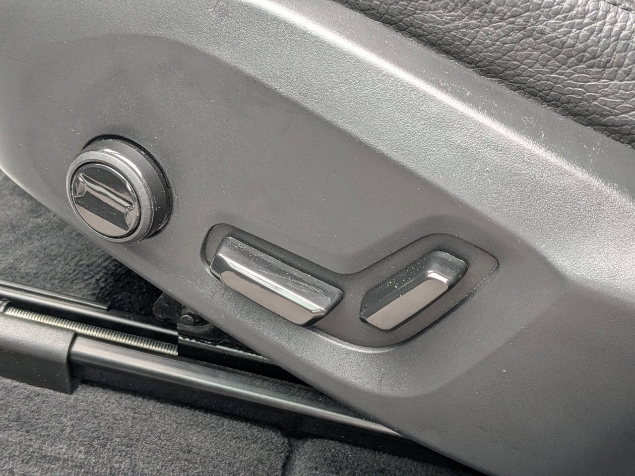 Used 2024 Volvo XC60 B5 Plus image 23