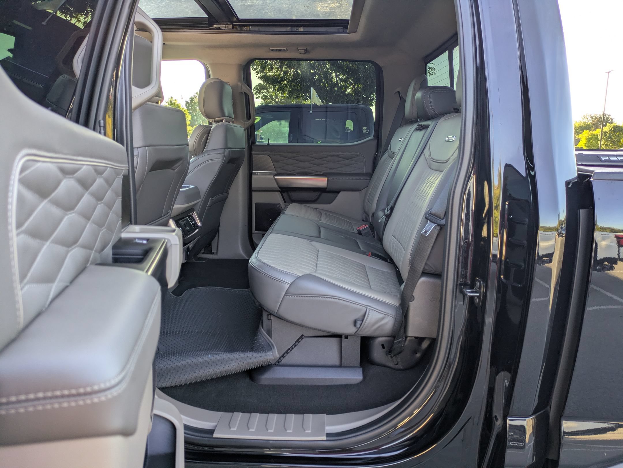 Certified 2025 Ford F450 Platinum w/ Platinum Plus Package AWD/4WD image 28