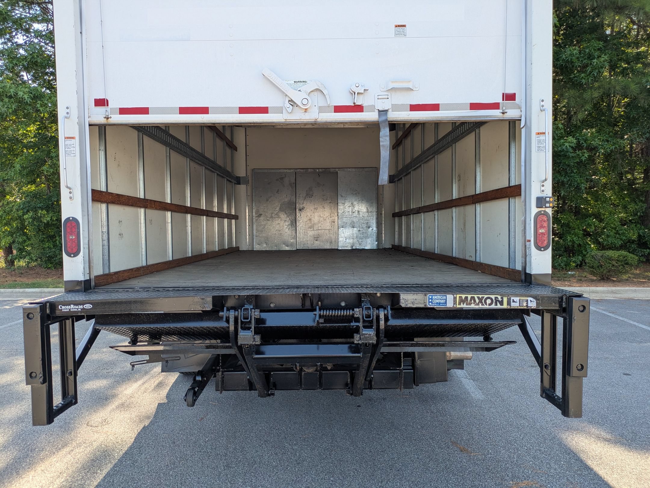 Certified 2024 Ford E-450 and Econoline 450 Super Duty w/ Power Windows & Locks Group RWD image 21