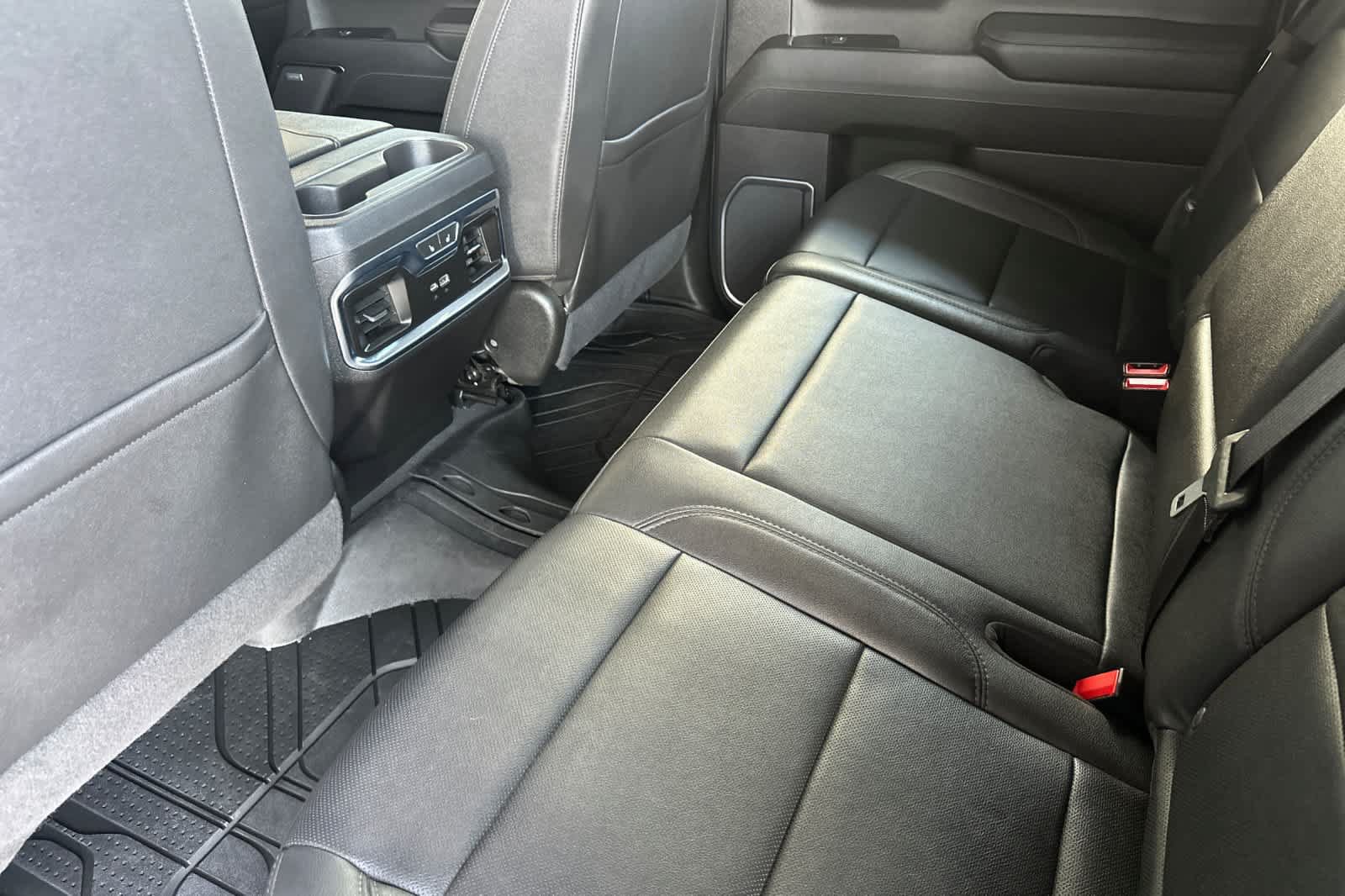 Used 2022 Chevrolet Silverado 1500 LTZ w/ LTZ Convenience Package II AWD/4WD image 4