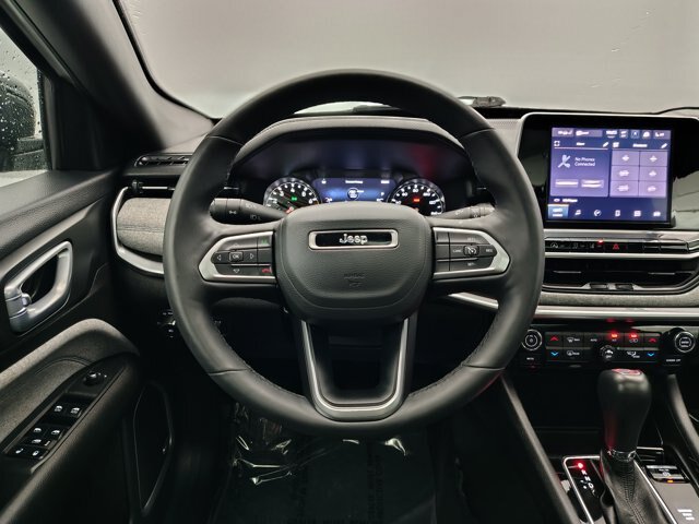 Used 2025 Jeep Compass Latitude w/ Sun & Sound Group AWD/4WD image 36