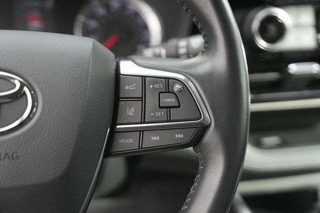 Used 2021 Toyota Highlander LE image 23