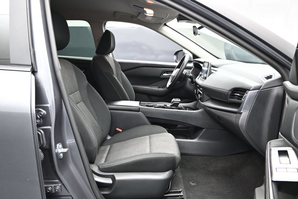 Used 2025 Nissan Rogue SV AWD/4WD image 17