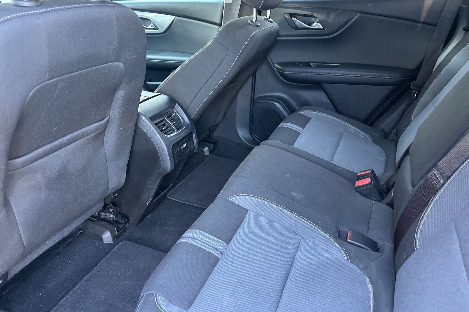 Used 2025 Chevrolet Blazer LT FWD image 11