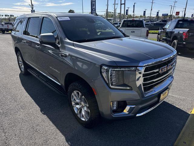 Used 2022 GMC Yukon XL SLT w/ SLT Premium Package image 3