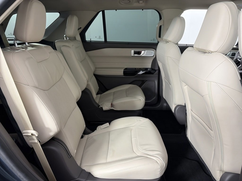 Certified 2022 Ford Explorer Platinum w/ Equipment Group 601A image 29