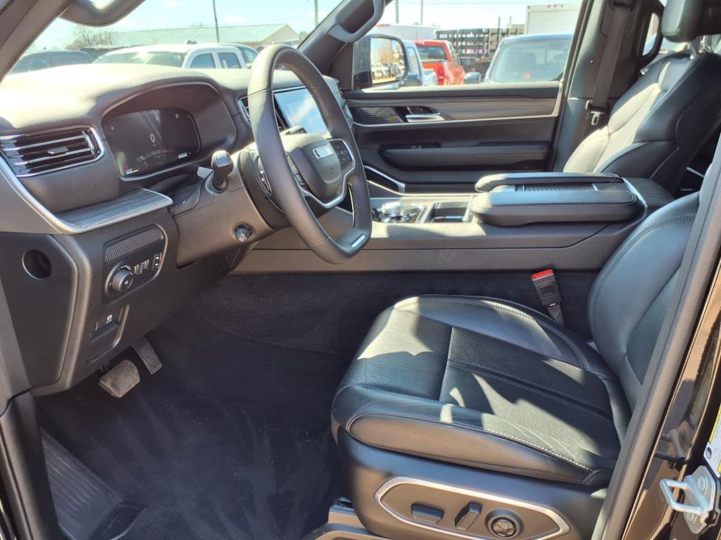 Used 2024 Jeep Wagoneer Series II w/ Flexible Seating Group image 11