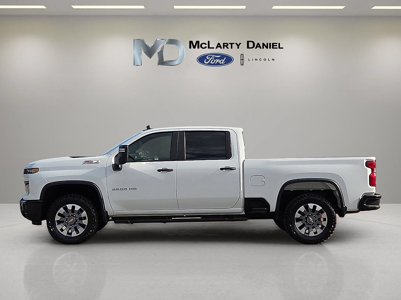 Used 2024 Chevrolet Silverado 2500 Custom w/ Custom Convenience Package AWD/4WD image 3