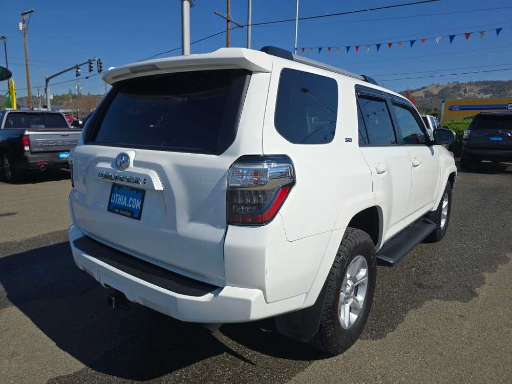 Used 2022 Toyota 4Runner SR5 AWD/4WD image 5