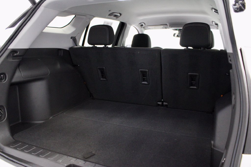 Used 2024 GMC Terrain SLE w/ Driver Convenience Package FWD image 13