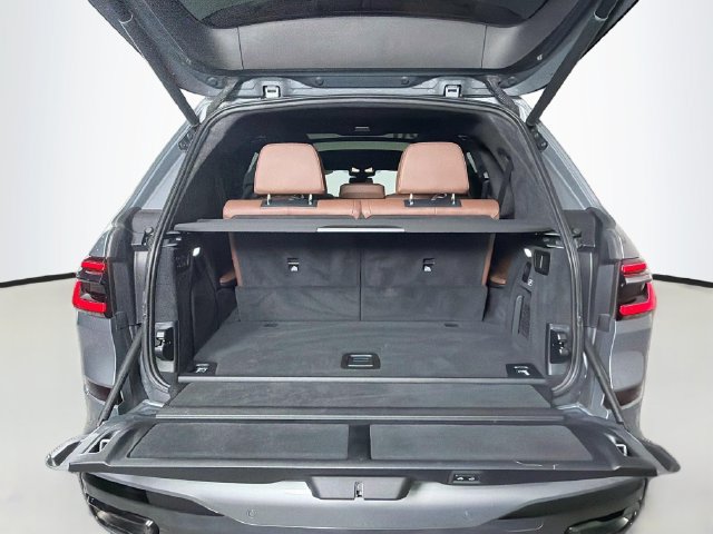 Used 2024 BMW X7 xDrive40i AWD/4WD image 32