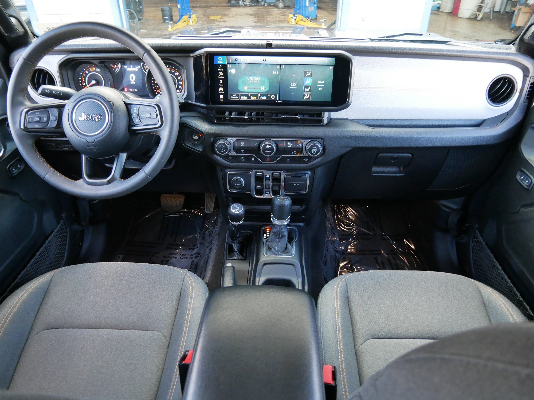 Used 2024 Jeep Wrangler Sport S image 10