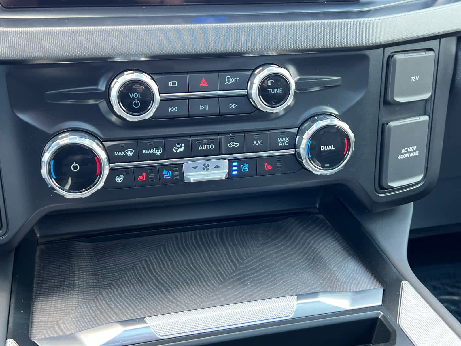 Certified 2025 Ford F350 Platinum image 37