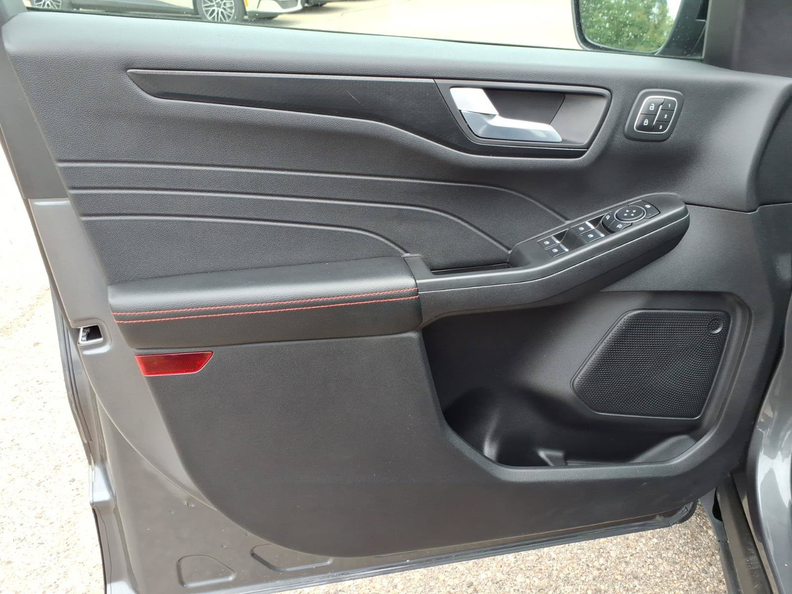 Certified 2021 Ford Escape SEL w/ SEL Stealth AWD Package image 16