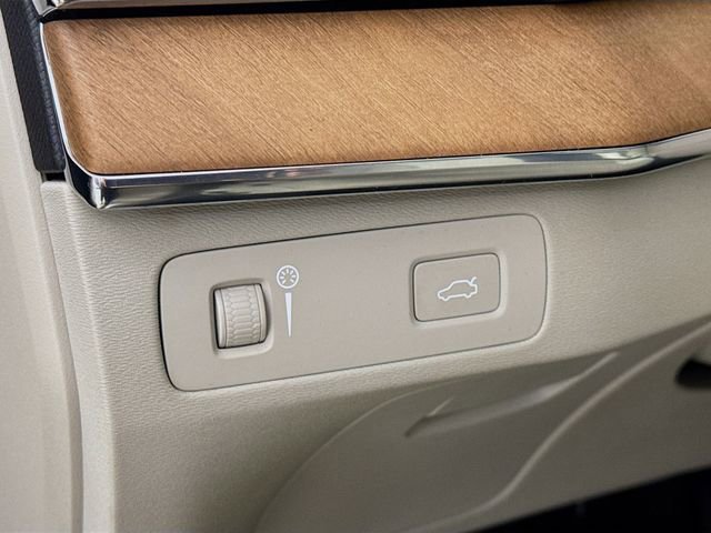 Used 2021 Volvo XC90 T6 Momentum w/ Climate Package image 12