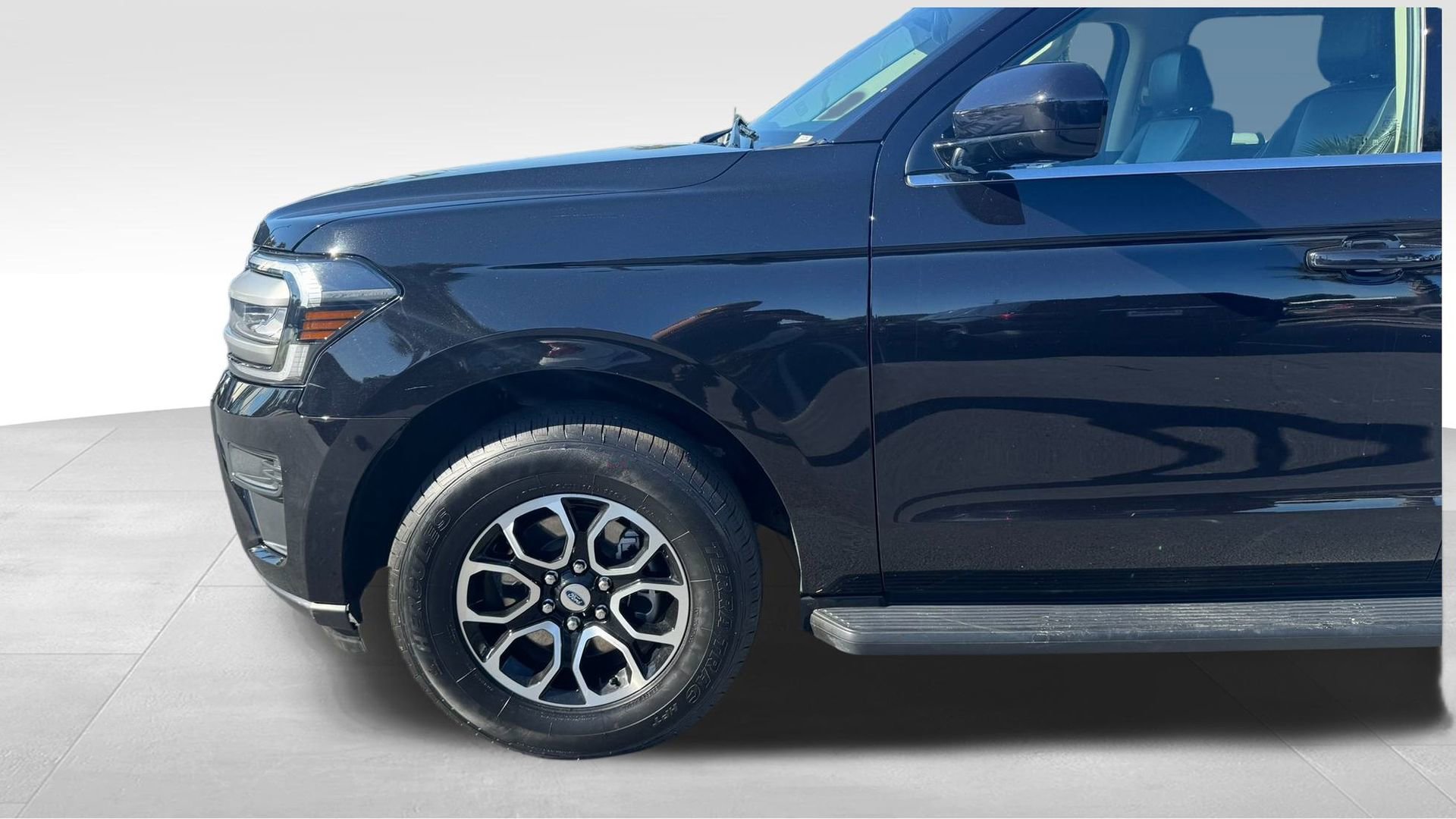 Certified 2024 Ford Expedition Max XLT image 17