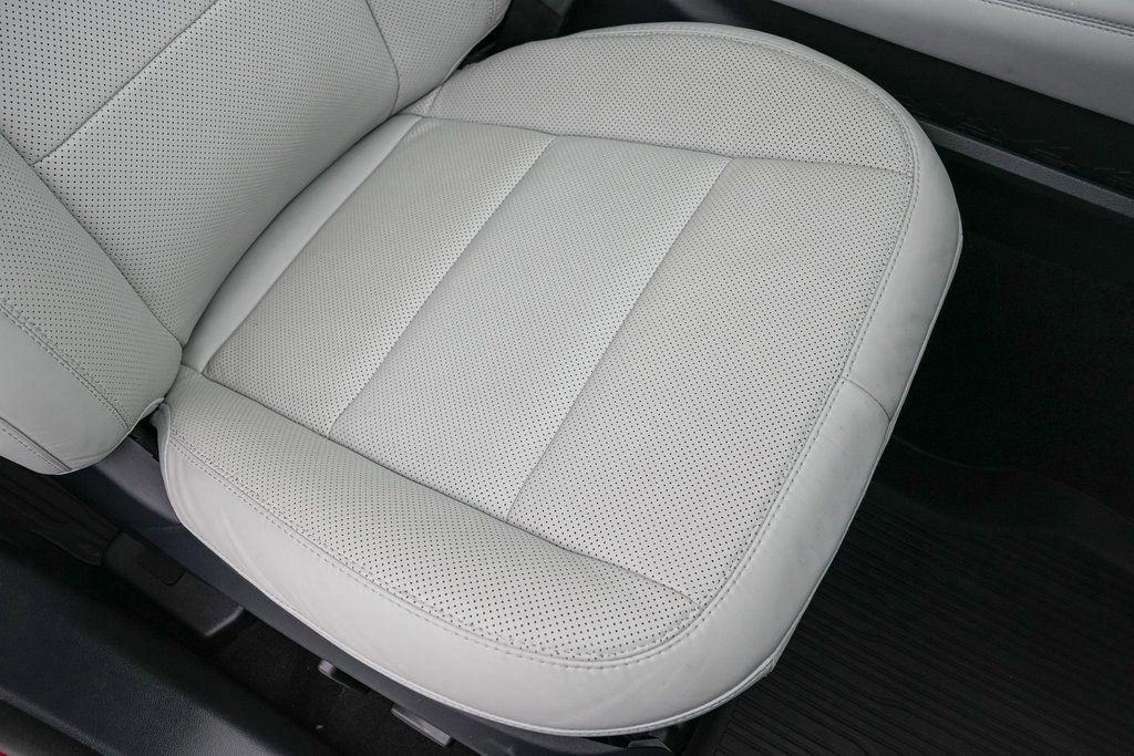 Certified 2025 Ford Explorer Platinum w/ Ultimate Package image 27