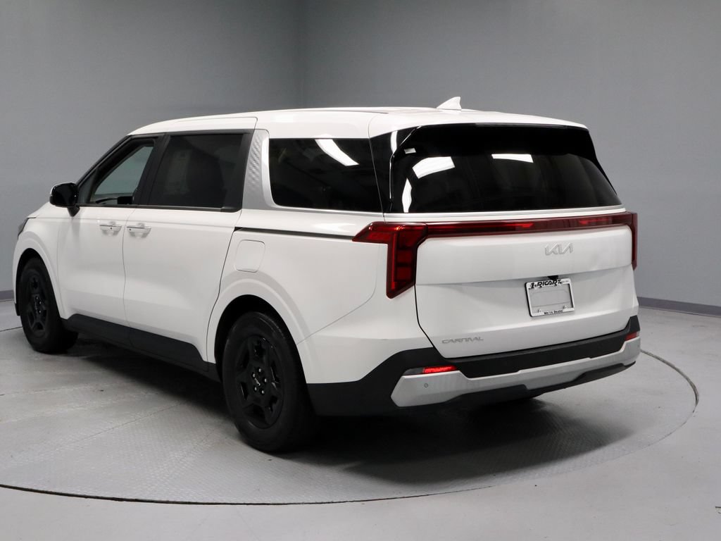 Used 2025 Kia Carnival FWD image 9