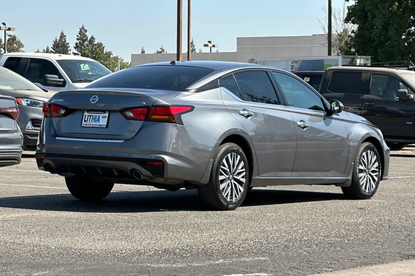 Used 2023 Nissan Altima 2.5 SV w/ SV Premium Package AWD/4WD image 2