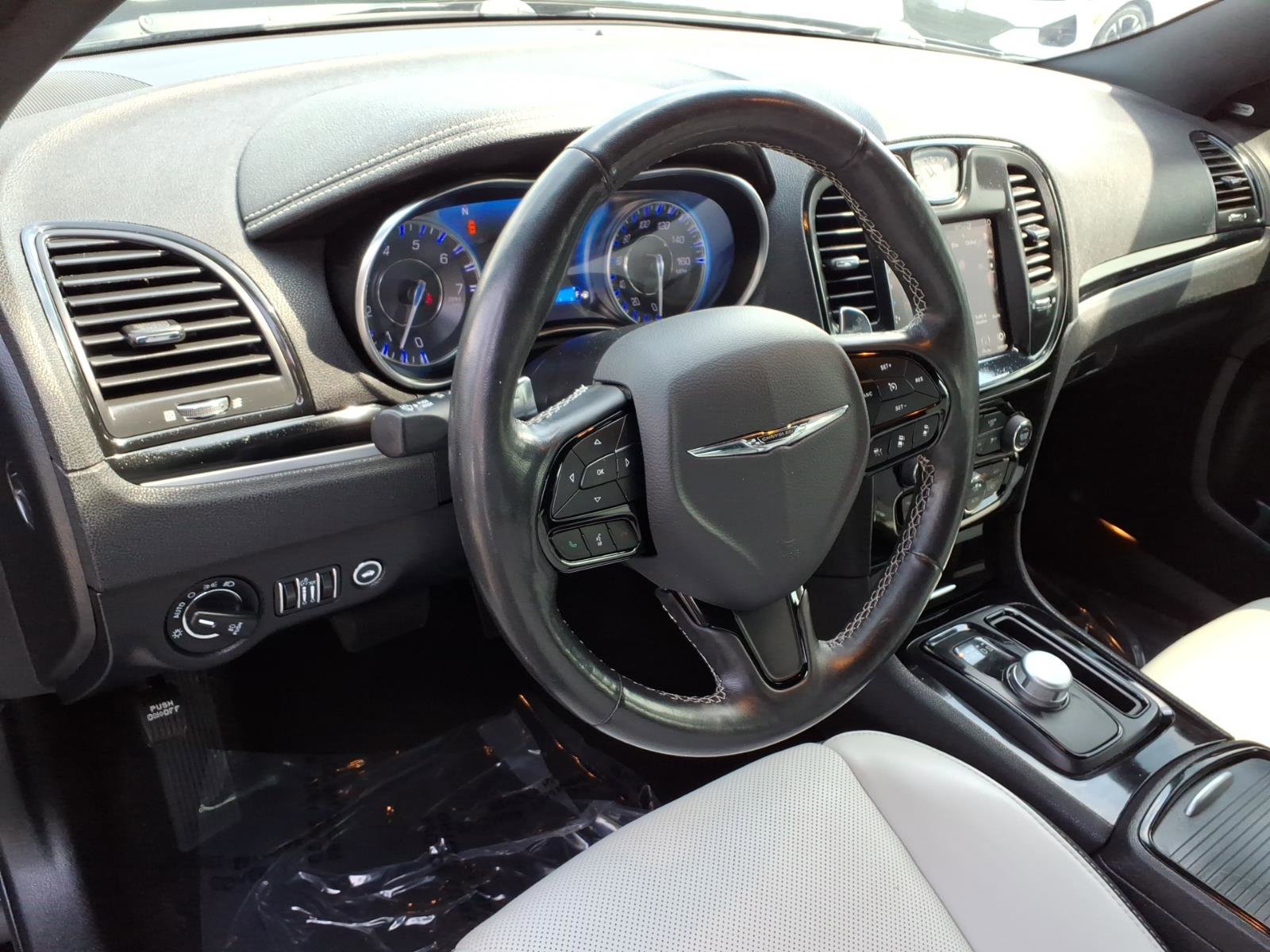 Used 2021 Chrysler 300 S w/ S Model Appearance Package RWD image 9