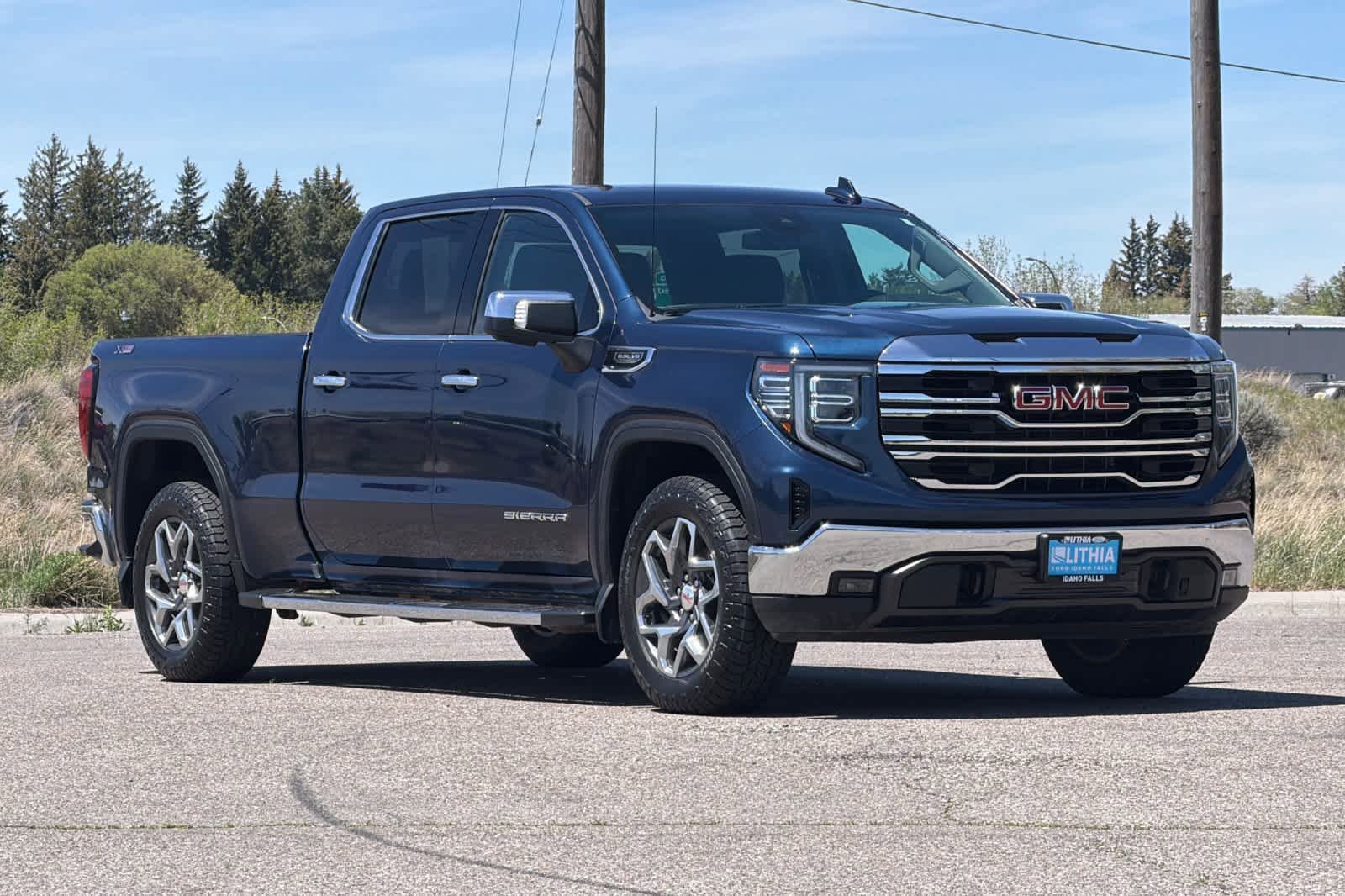 Used 2023 GMC Sierra 1500 SLT w/ SLT Premium Package AWD/4WD image 9
