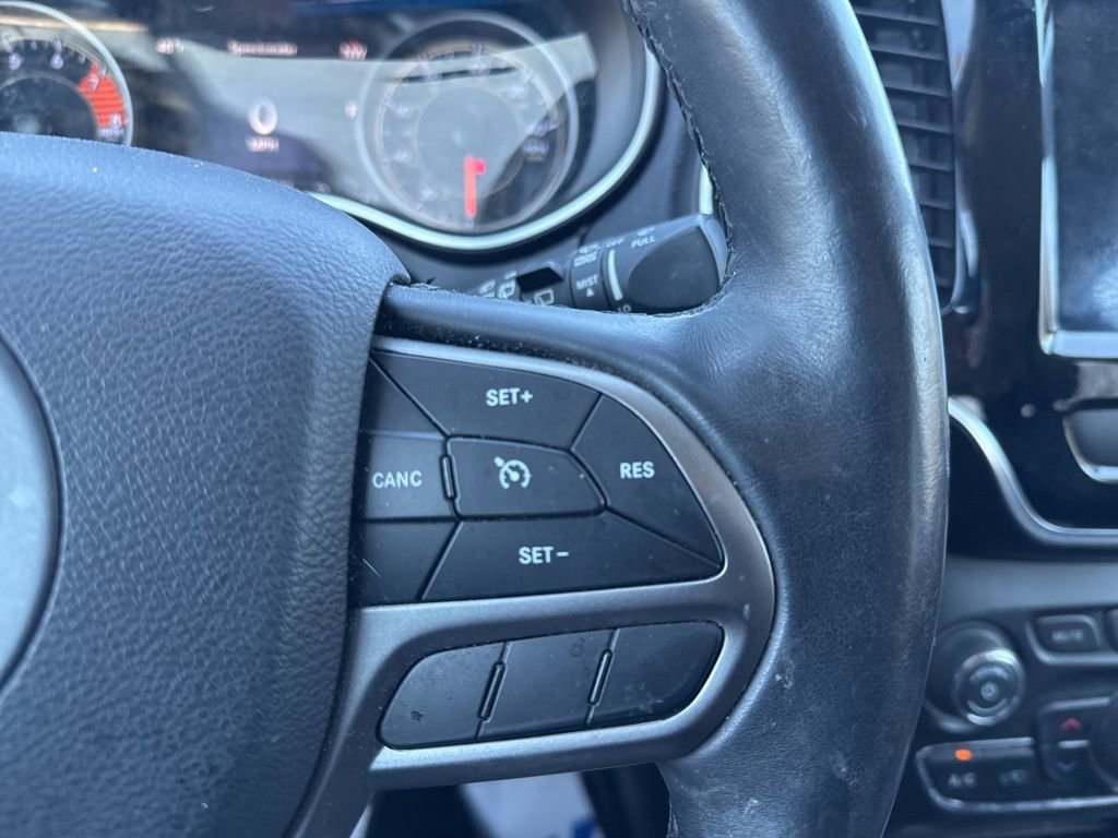 Used 2019 Jeep Cherokee Limited AWD/4WD image 15