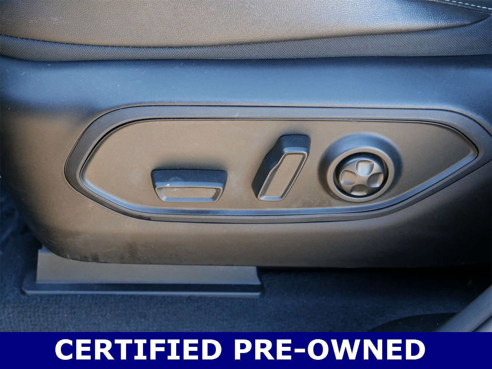 Used 2024 Jeep Grand Cherokee Limited w/ Black Appearance Package image 13