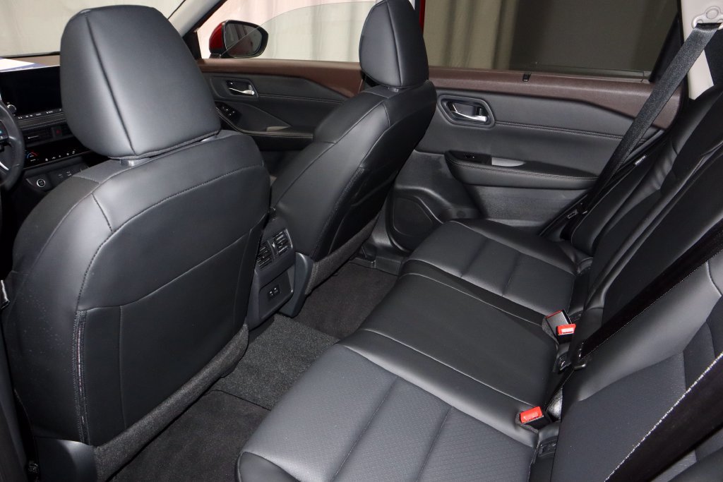Used 2023 Nissan Rogue SV w/ SV Premium B Package AWD/4WD image 21