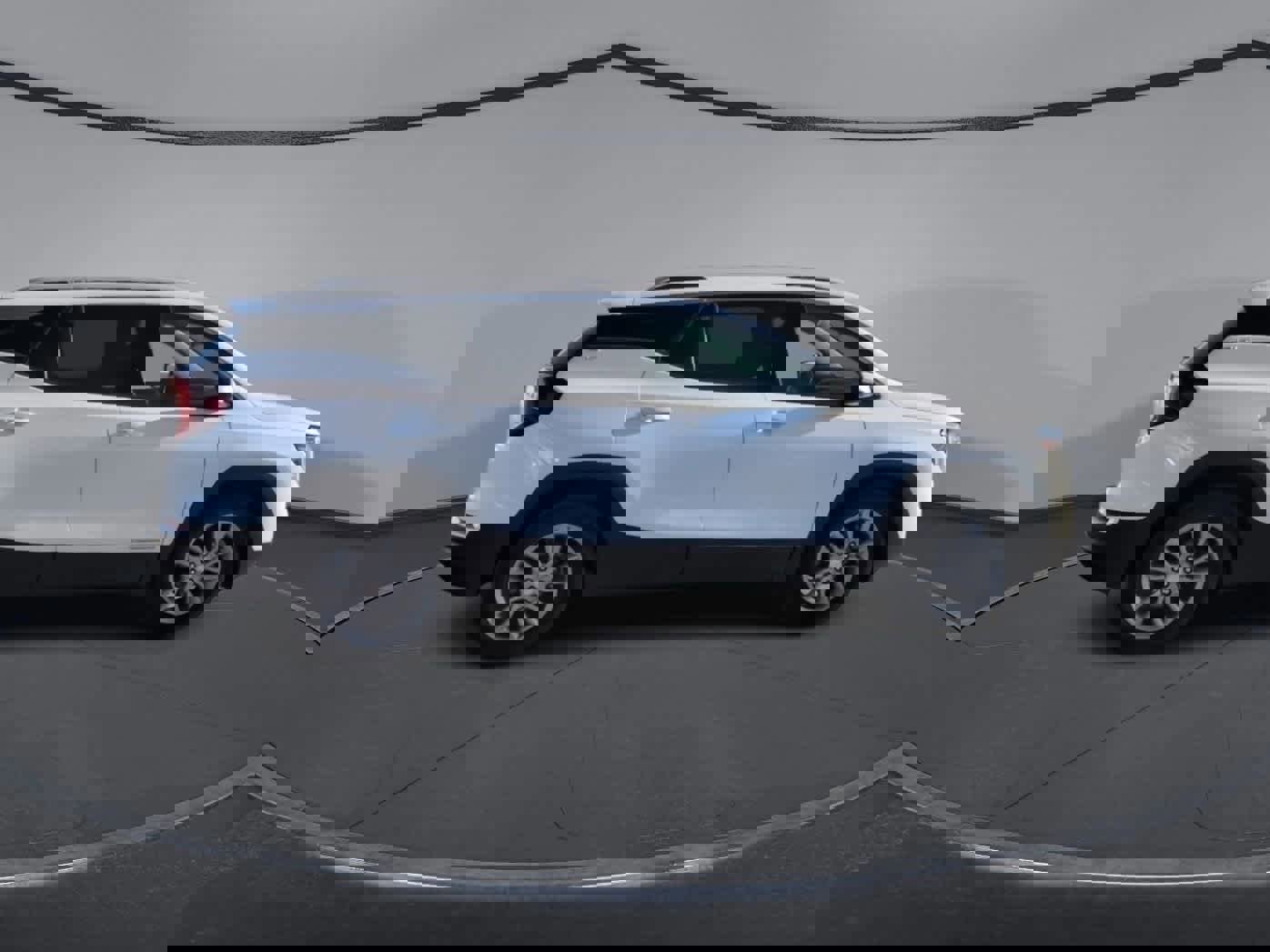 Used 2022 GMC Terrain SLT w/ Infotainment Package II image 2