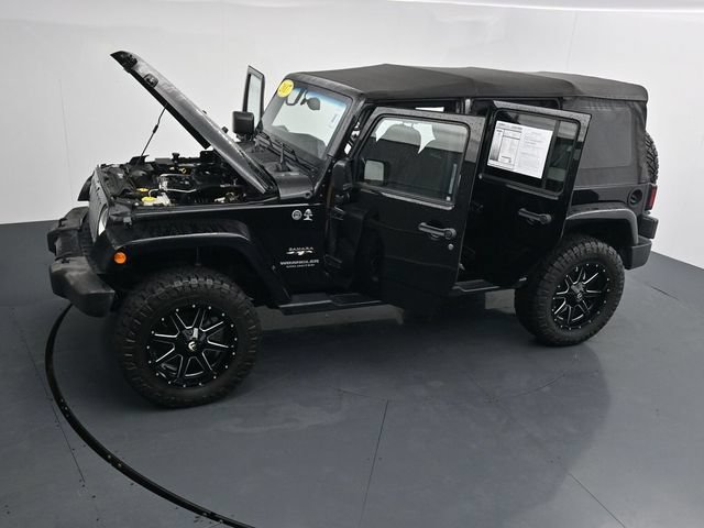 Used 2017 Jeep Wrangler Unlimited Sahara w/ Max Tow Package AWD/4WD image 36