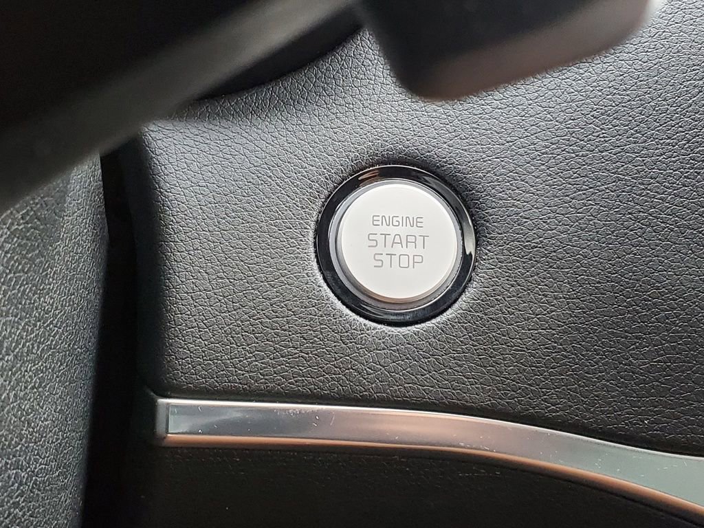 Used 2018 Kia Stinger Base image 25