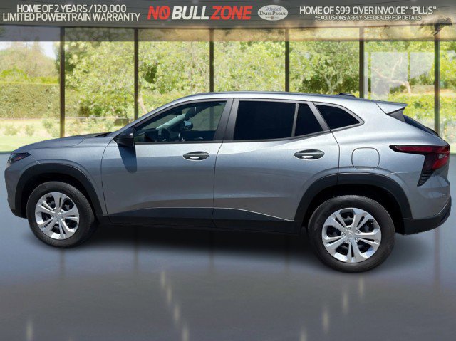 Used 2024 Chevrolet Trax LS w/ Driver Confidence Package FWD image 2