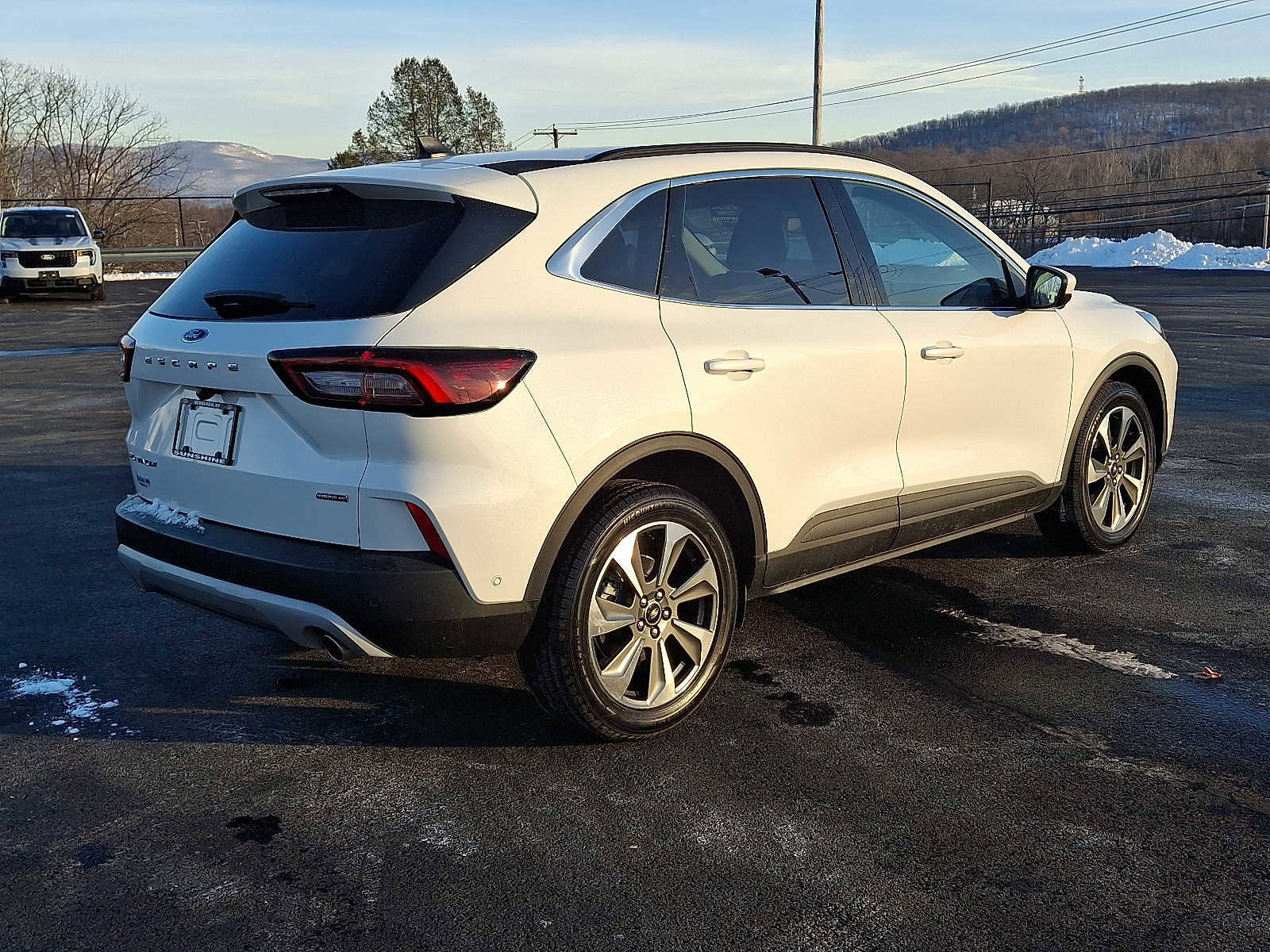 Certified 2024 Ford Escape Platinum w/ Premium Technology Package image 4