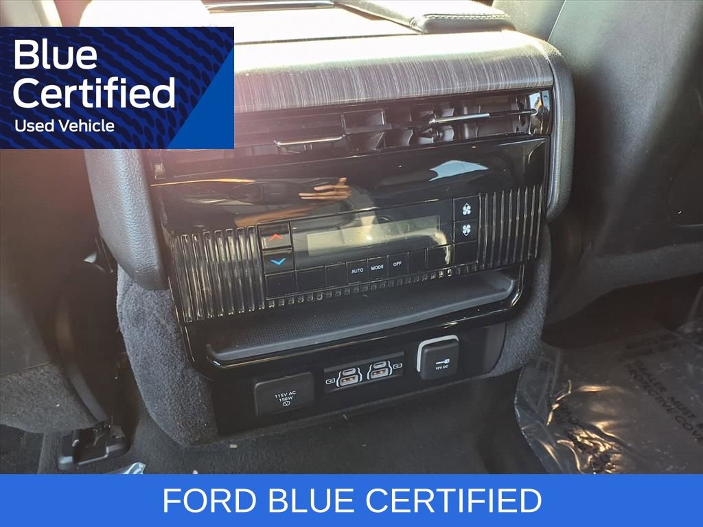 Used 2024 Jeep Wagoneer L Series II w/ Flexible Seating Group AWD/4WD image 15